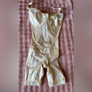 NWT! Va Bien Bodysuit